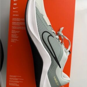 Nike Men’s Sage Green and Black Training Sneakers